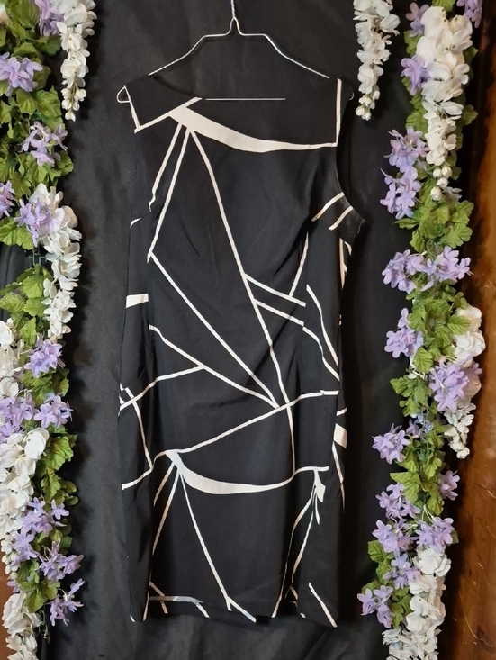 Evan Picone Dresses & Skirts - Evan Picone Black Midi Dress with White Geometric Print